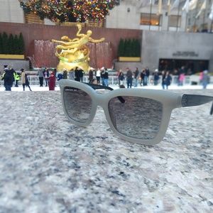 Still Christmas Sale: Tory Burch 7089